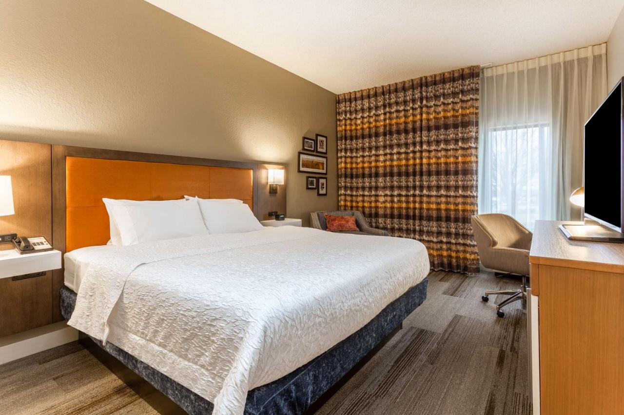 King Room - Non-Smoking at Hampton Inn - Cedar Rapids
