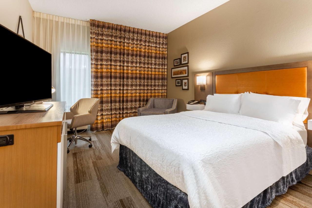 King Room - Non-Smoking at Hampton Inn - Cedar Rapids