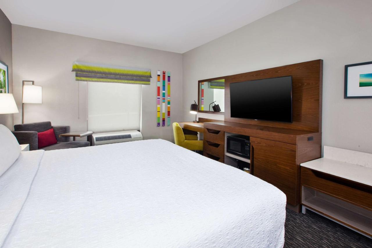 King Room Mobility Access Tub - Non-Smoking at Hampton Inn Clarion