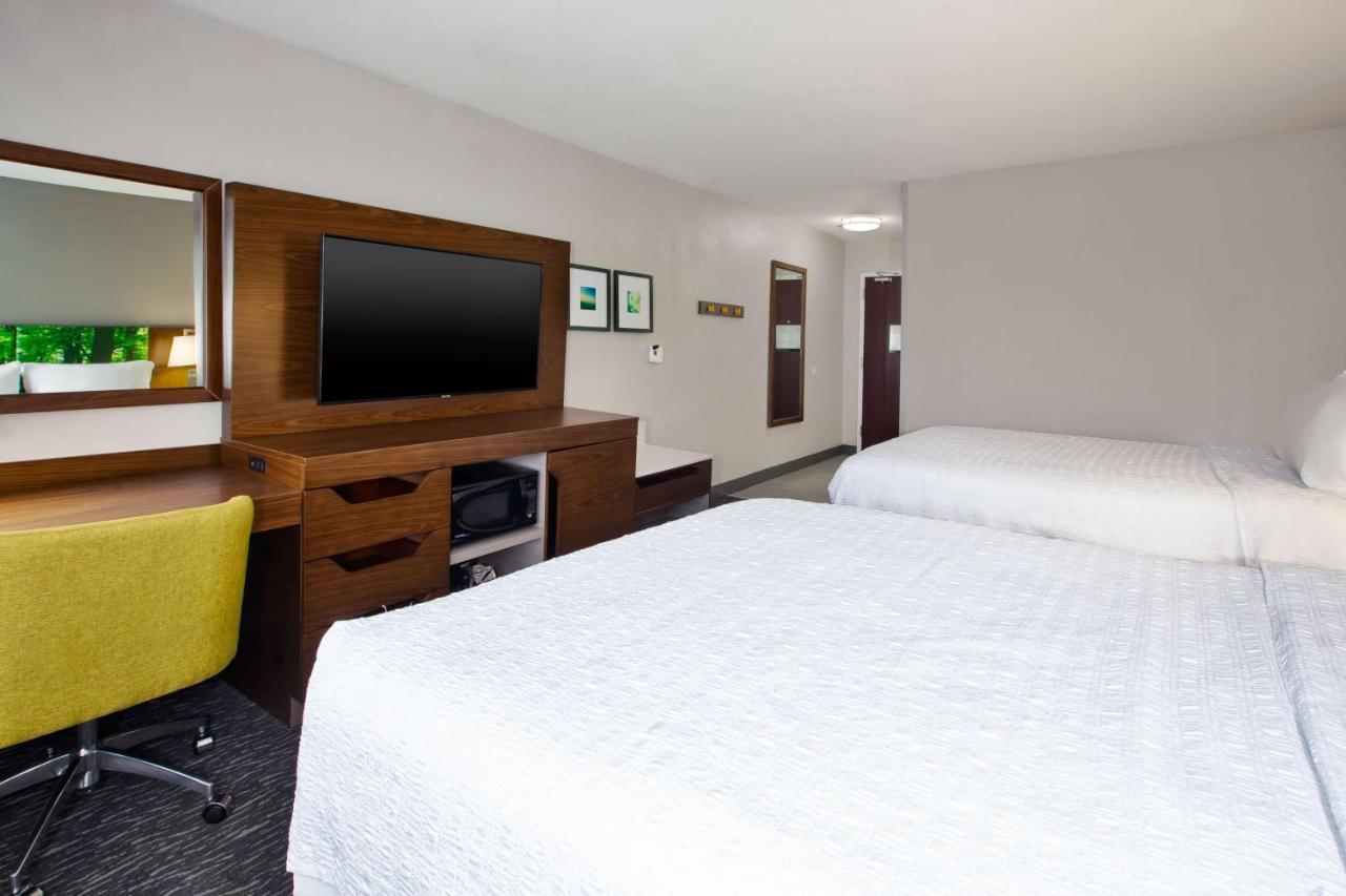 Queen Room with Two Queen Beds - Non-Smoking at Hampton Inn Clarion