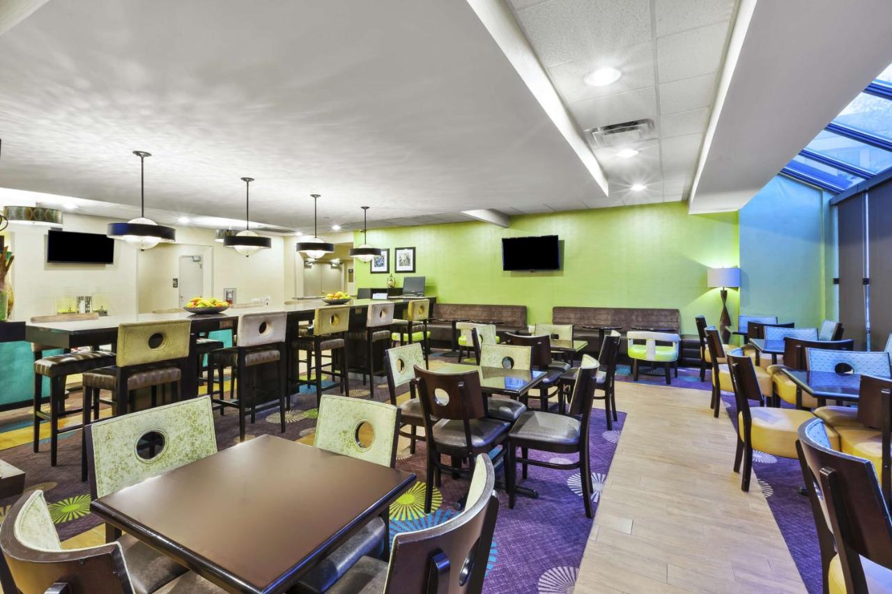 | Hampton Inn Clinton