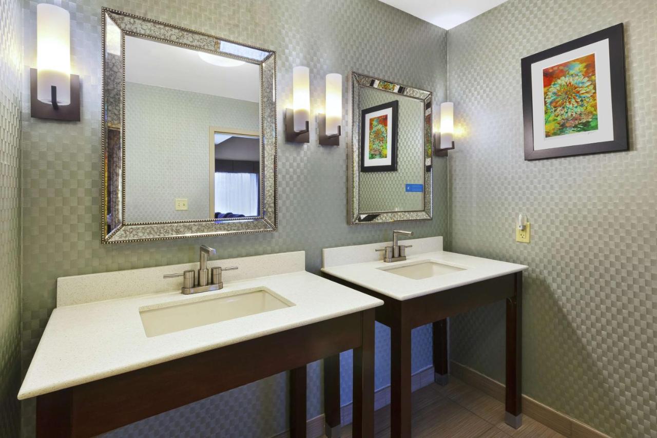 | Hampton Inn Clinton