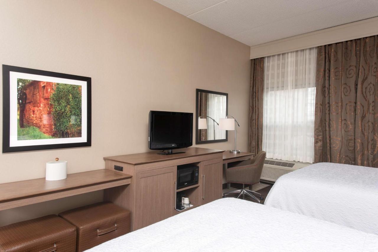Queen Room - Non-Smoking at Hampton Inn Seymour