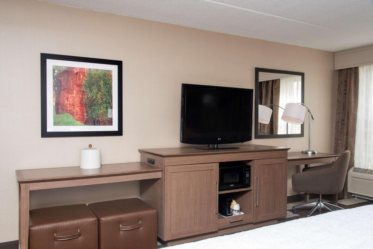 King Room with Sofa Bed at Hampton Inn Seymour