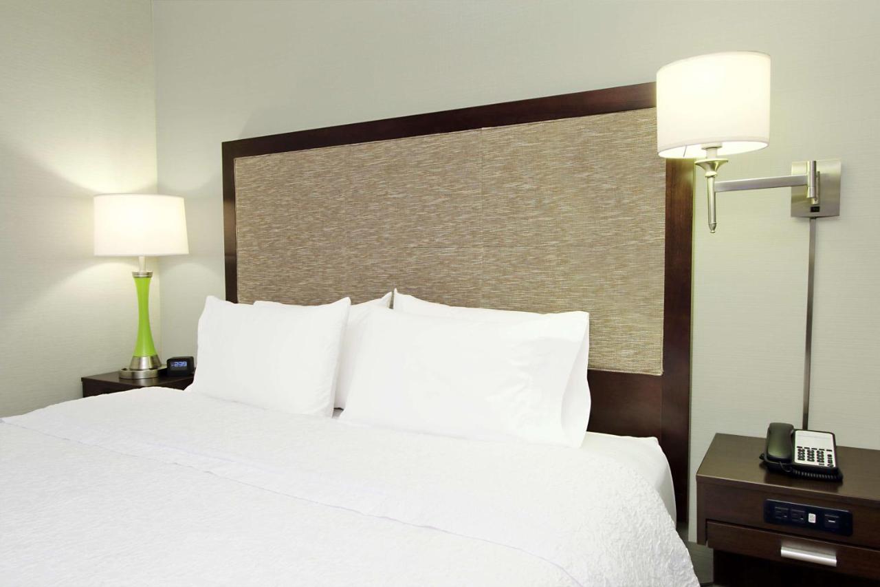 King Studio with Sofa Bed at Hampton Inn & Suites Columbus Hilliard