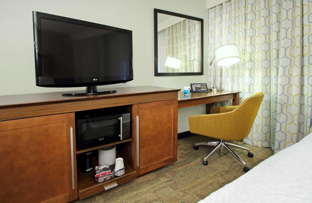 King Room with Tub - Hearing Accessible at Hampton Inn & Suites Columbus Hilliard