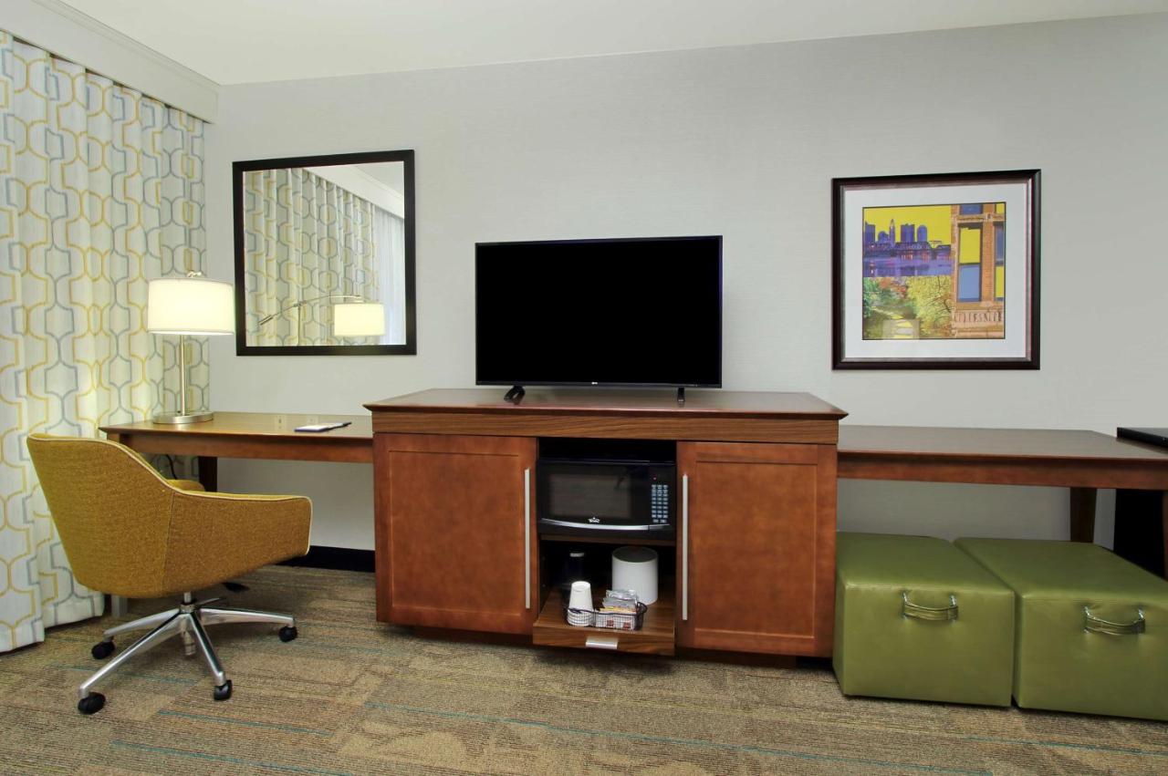 King Room with Tub - Hearing Accessible at Hampton Inn & Suites Columbus Hilliard