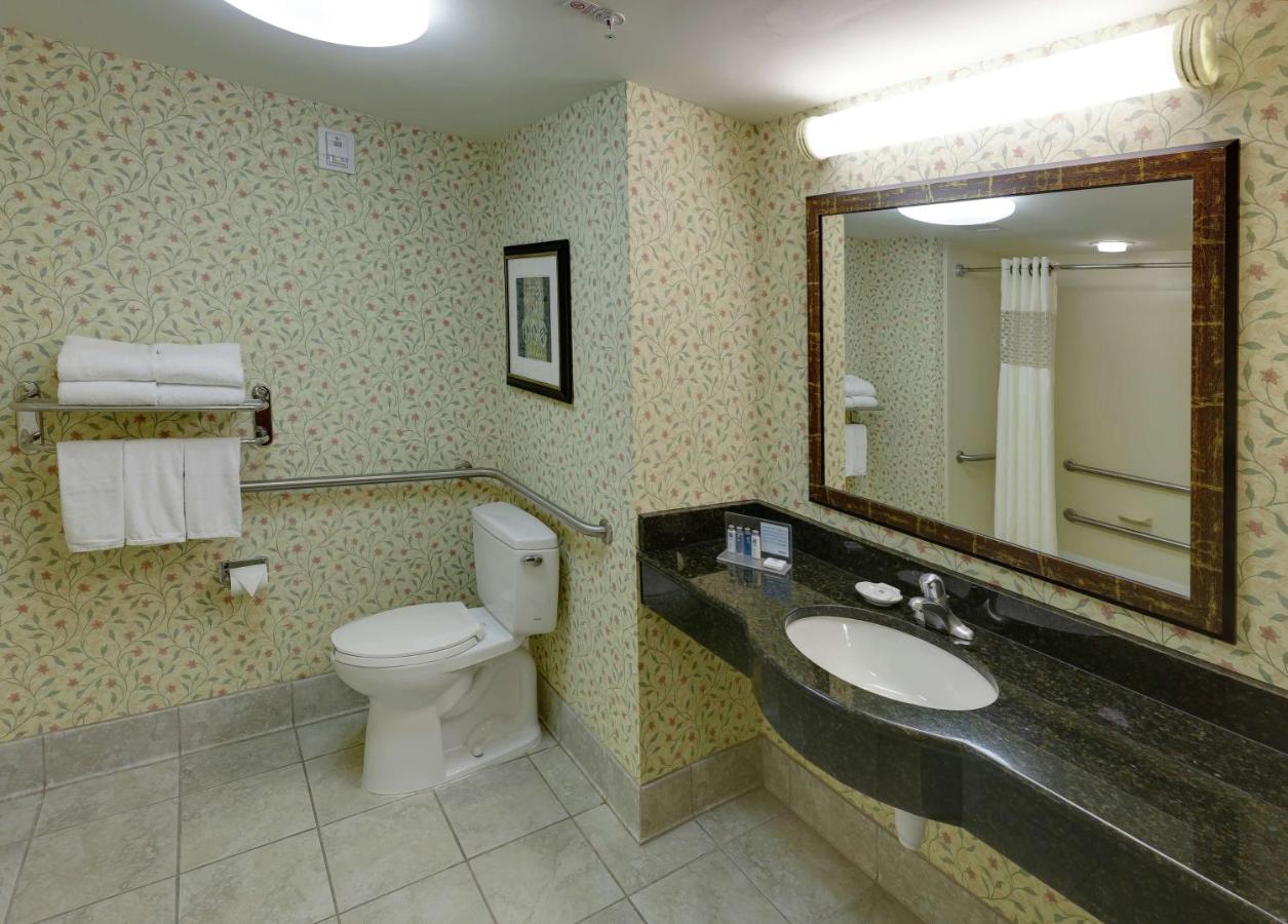 Queen Room with Bath Tub - Mobility Accessible - Non-Smoking at Hampton Inn & Suites Columbus Polaris