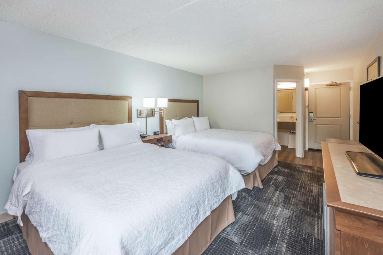 Queen Room - Non-Smoking at Hampton Inn Columbia