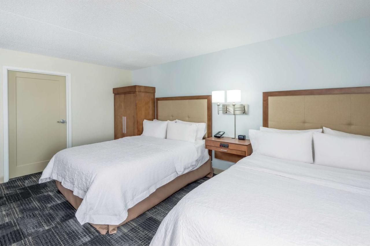 Queen Room - Disability Access/Non-Smoking at Hampton Inn Columbia