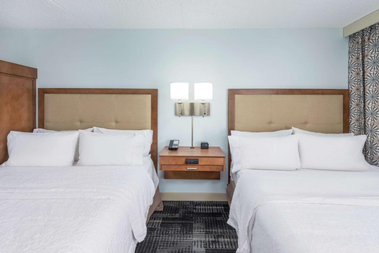 Queen Room - Disability Access/Non-Smoking at Hampton Inn Columbia