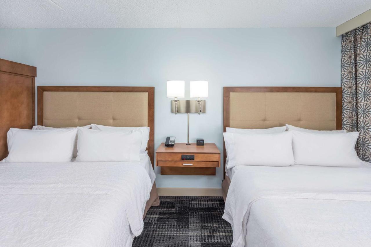 Queen Room - Disability Access/Non-Smoking at Hampton Inn Columbia