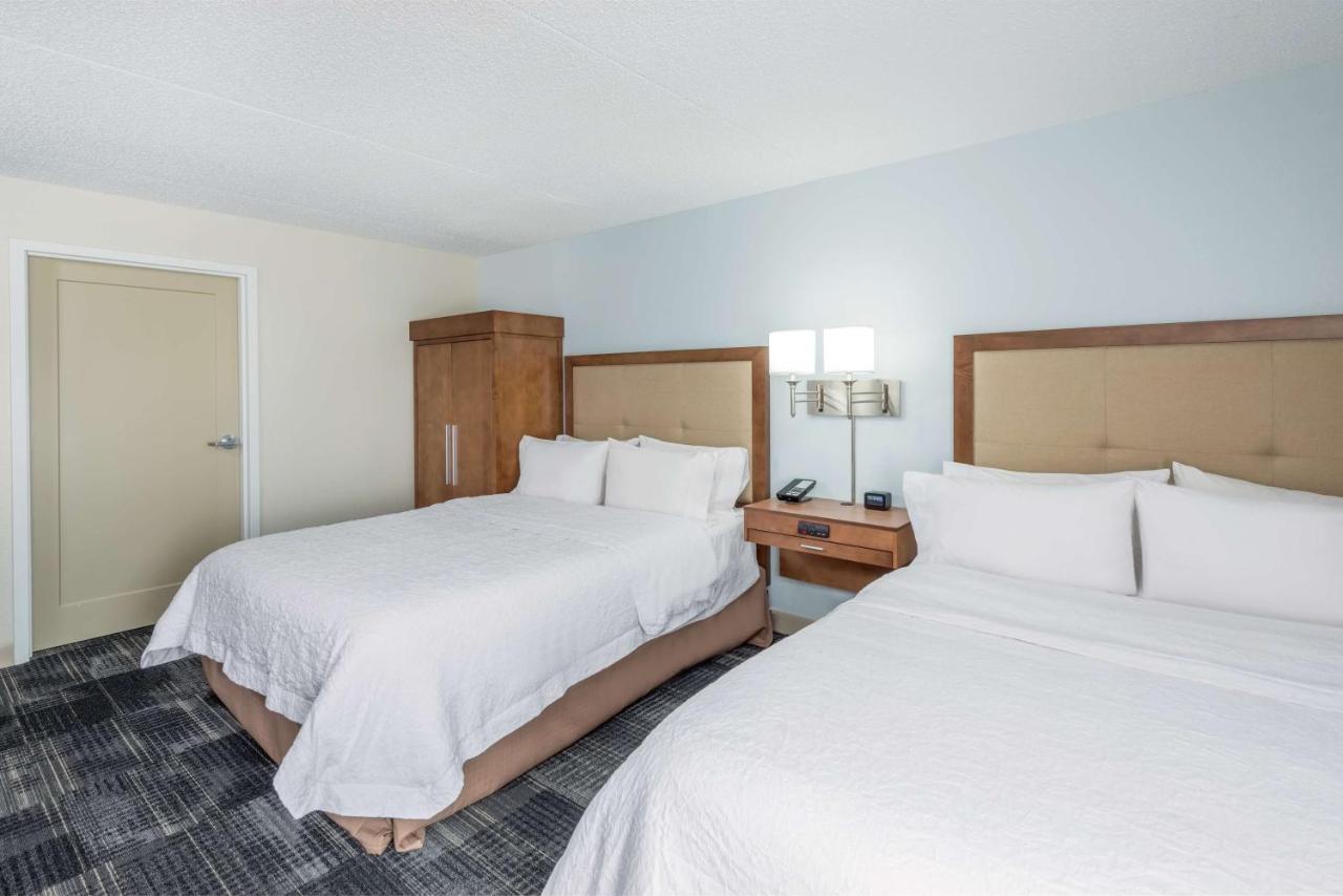 Queen Room - Disability Access/Non-Smoking at Hampton Inn Columbia
