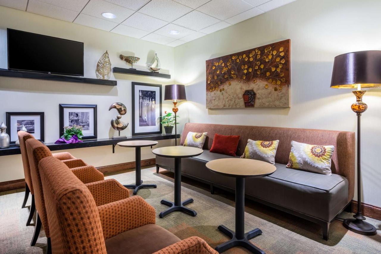 | Hampton Inn Clifton Park