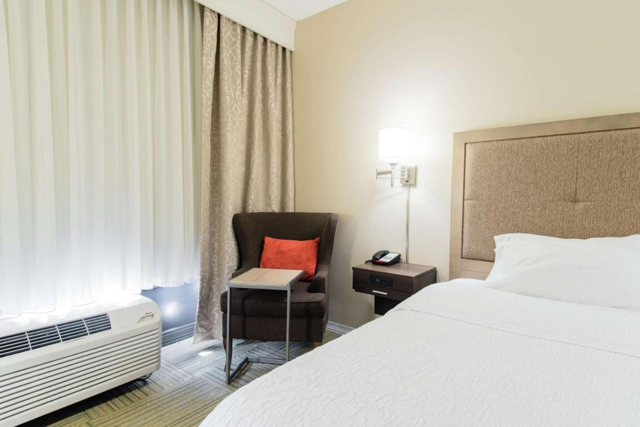 King Room - Non-Smoking at Hampton Inn Caryville-I-75/Cove Lake-State Park