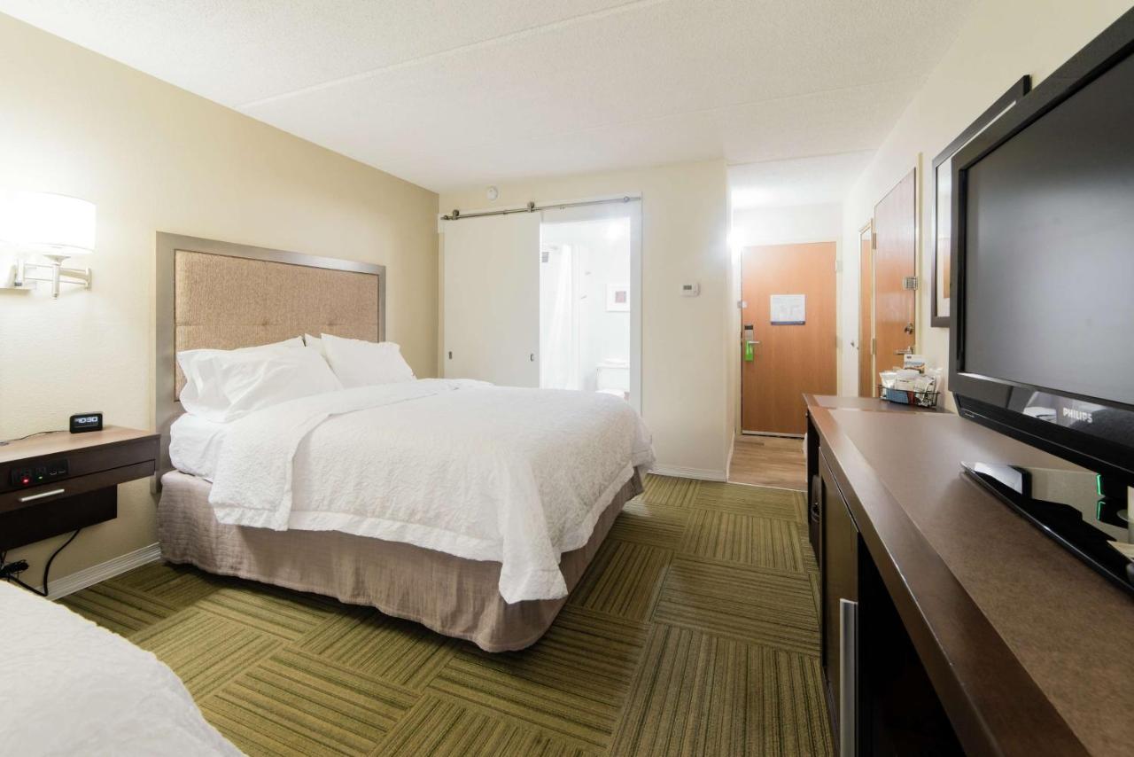 Queen Room with Two Queen Beds - Non-Smoking at Hampton Inn Caryville-I-75/Cove Lake-State Park