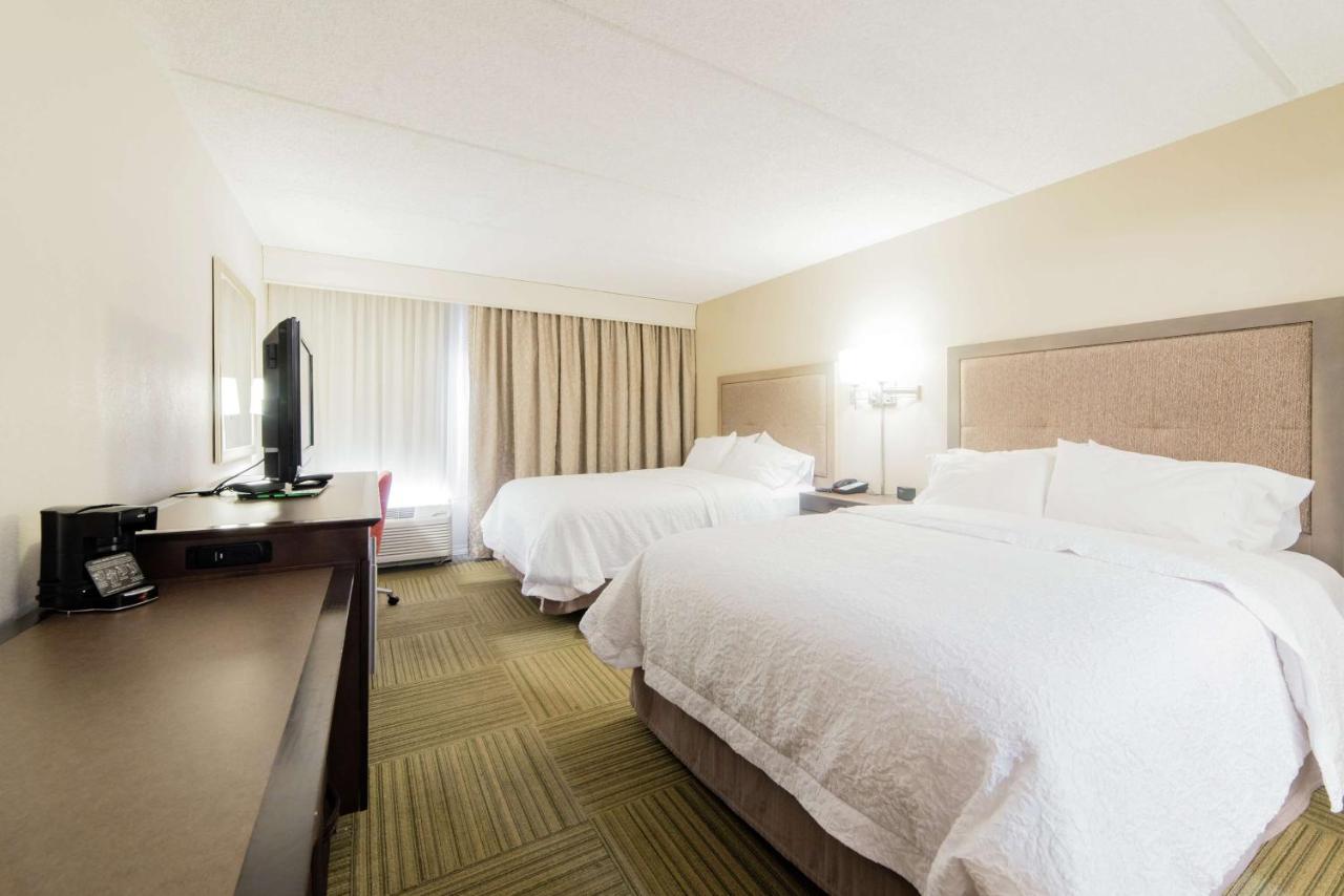 Queen Room with Two Queen Beds - Non-Smoking at Hampton Inn Caryville-I-75/Cove Lake-State Park