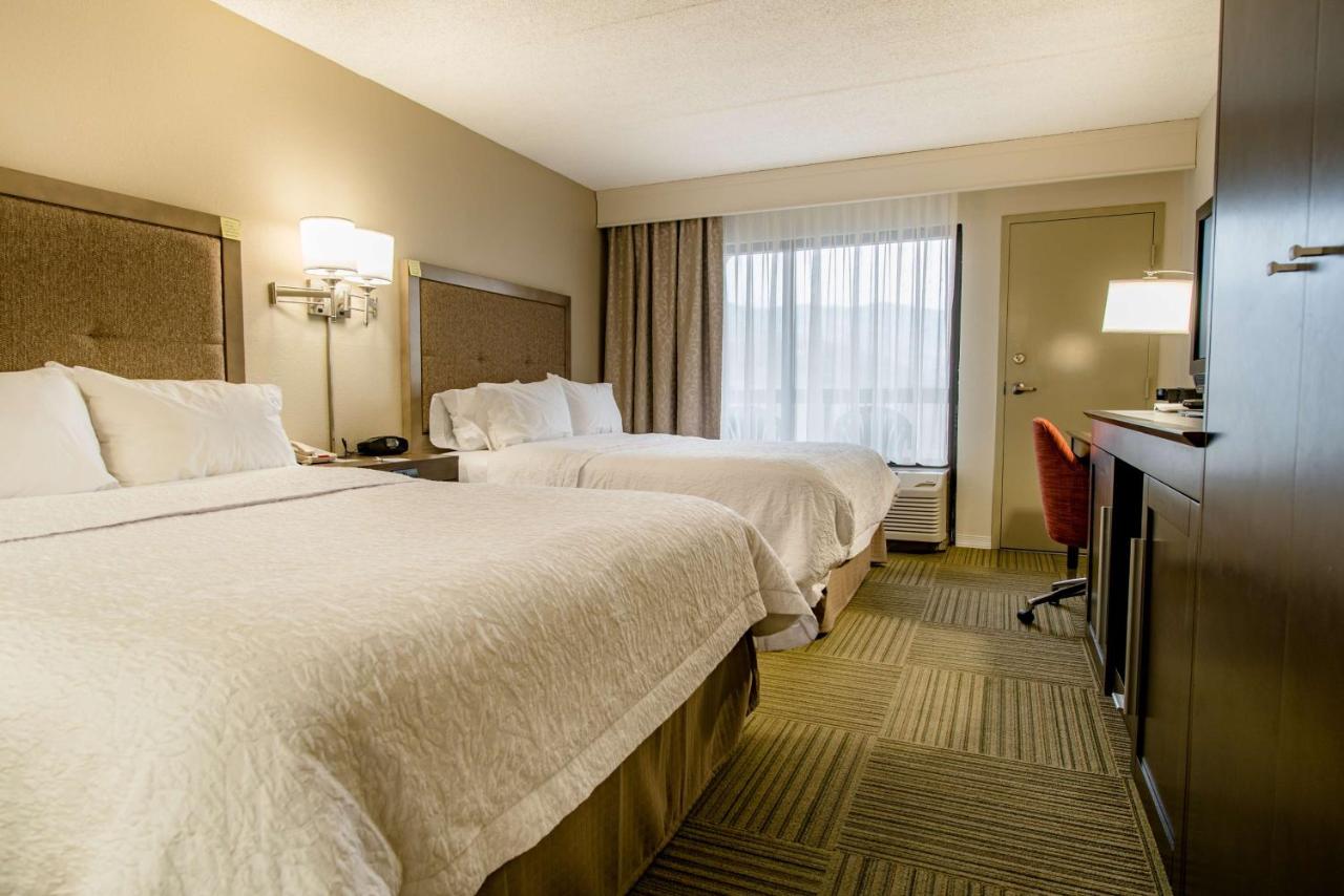 Queen Room with Two Queen Beds and Mountain View - Non-Smoking at Hampton Inn Caryville-I-75/Cove Lake-State Park