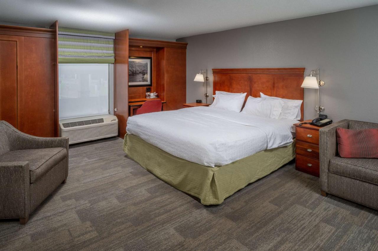King Study with Sofa Bed - Non-Smoking at Hampton Inn Charleston-Downtown