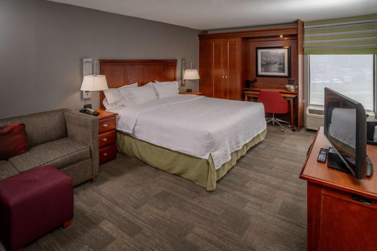 King Study with Sofa Bed - Non-Smoking at Hampton Inn Charleston-Downtown