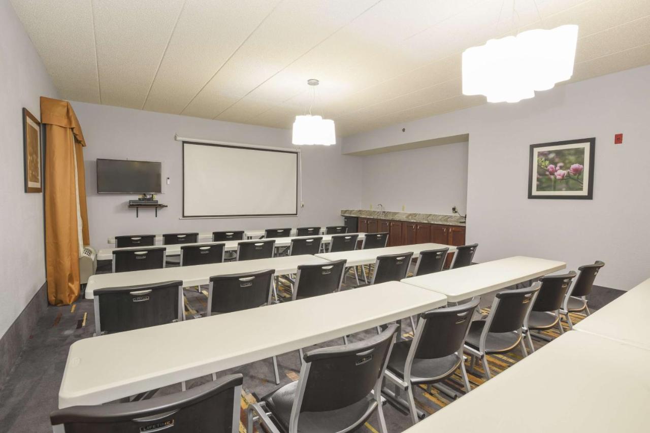 | Hampton Inn Cincinnati Eastgate