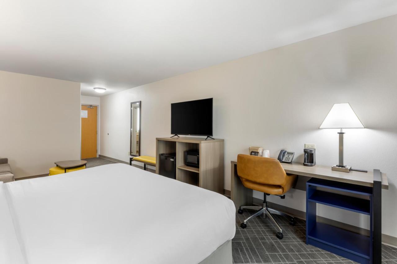 King Room - Non-Smoking at Comfort Inn & Suites Glenwood Springs On The River