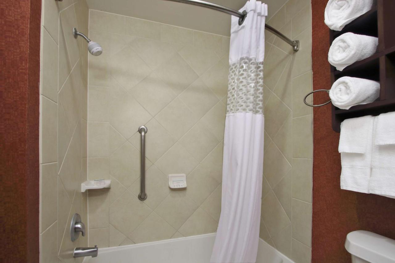 Queen Room with Two Queen Beds with Bath Tub - Disability Access/Non-Smoking at Hampton Inn & Suites Conroe - I-45 North