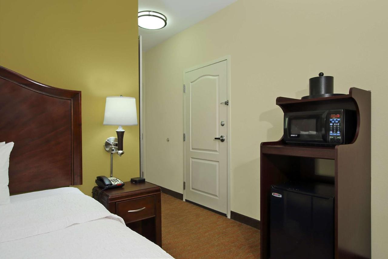 King Room with Roll-in Shower - Disability Access/Non-Smoking at Hampton Inn & Suites Conroe - I-45 North