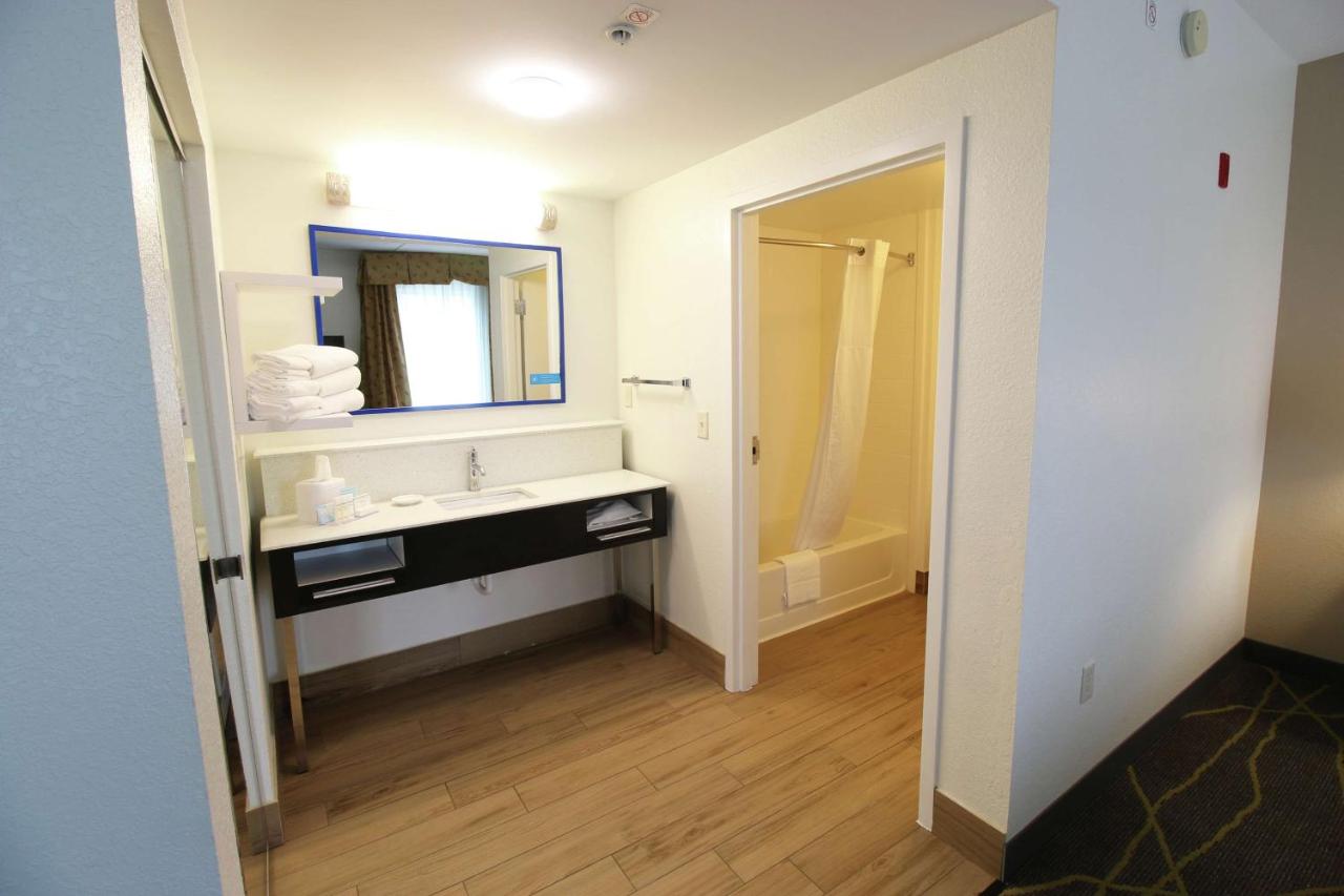 | Hampton Inn & Suites Palm Coast