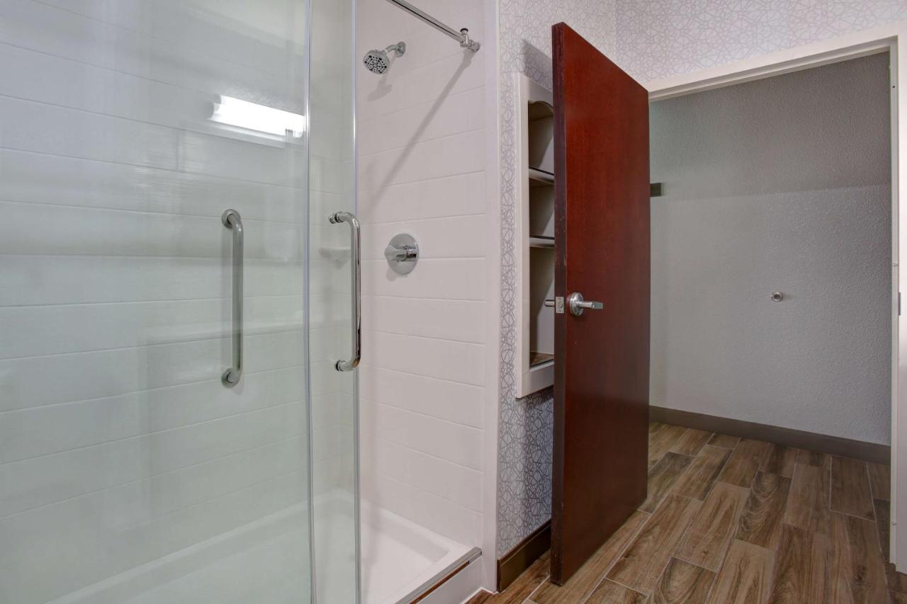 King Room - Non-Smoking at Hampton Inn & Suites Dallas-DeSoto