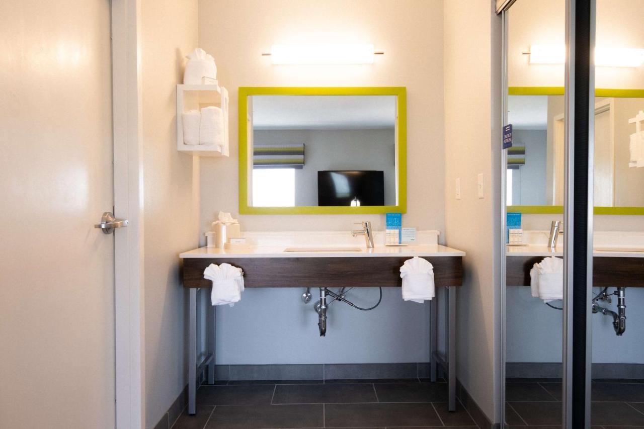 King Studio at Hampton Inn & Suites Dallas/Lewisville-Vista Ridge Mall, TX