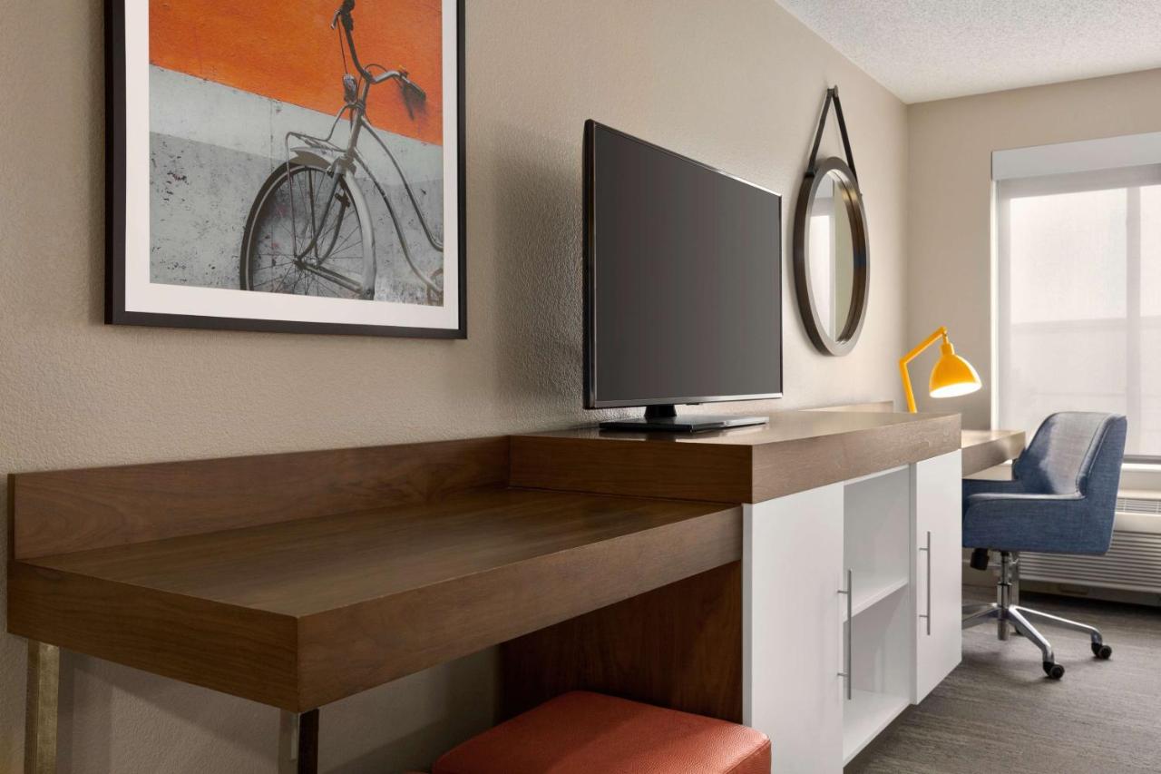 Queen Room at Hampton Inn-Denver West/Golden