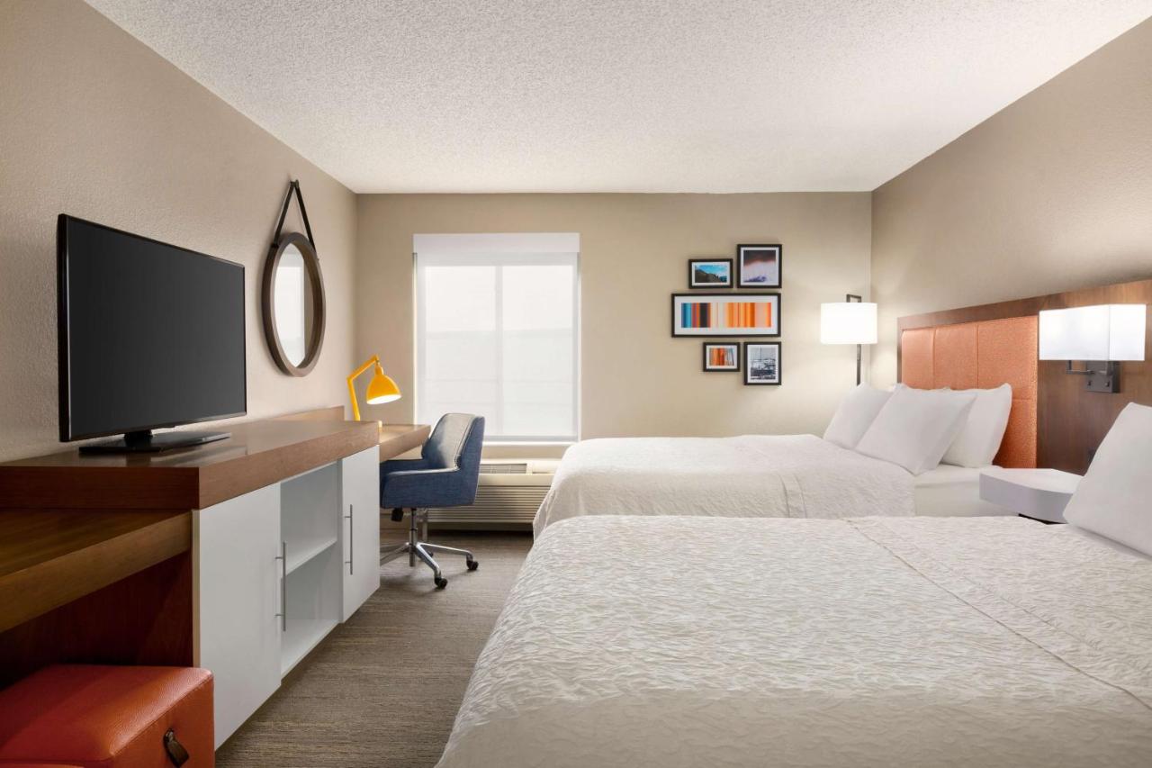 Queen Room at Hampton Inn-Denver West/Golden