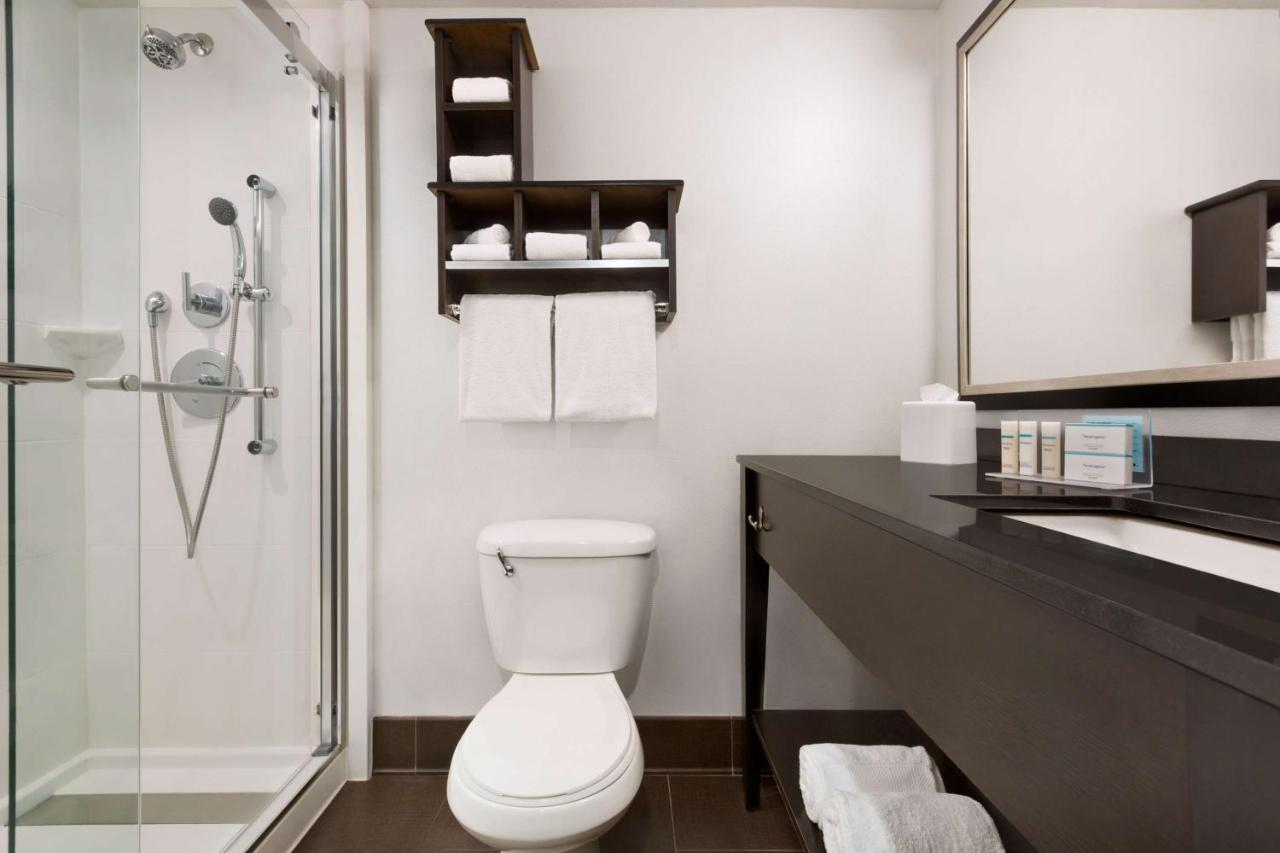 Queen Room at Hampton Inn-Denver West/Golden