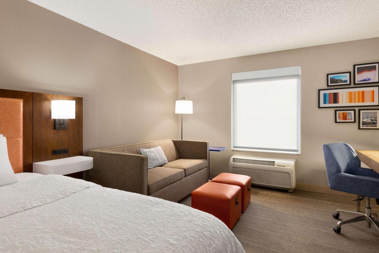 King Study Room with Sofa bed at Hampton Inn-Denver West/Golden