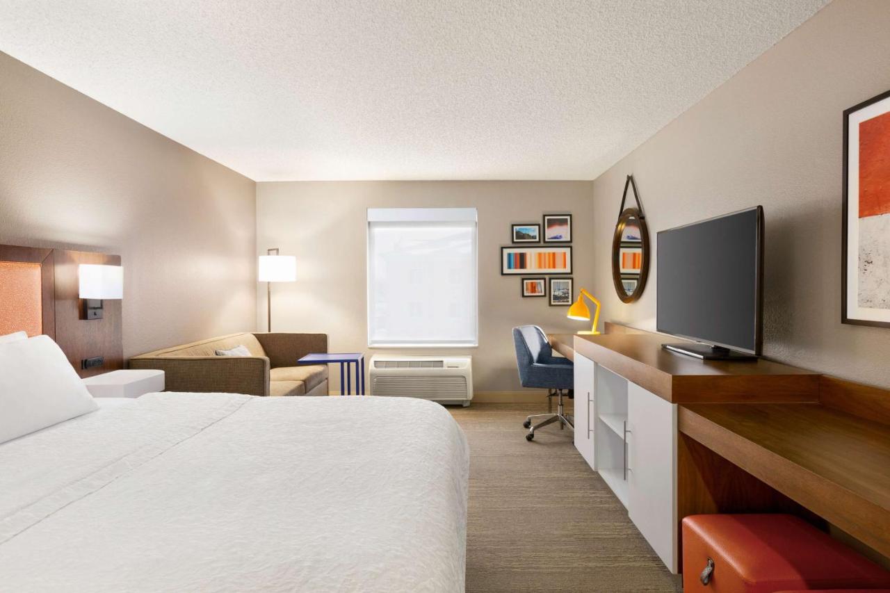 King Study Room with Sofa bed at Hampton Inn-Denver West/Golden