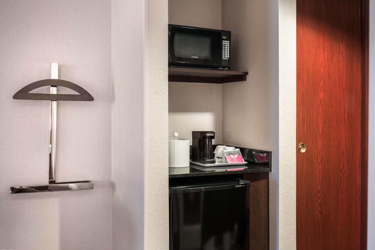 Queen Room at Hampton Inn-Denver West/Golden