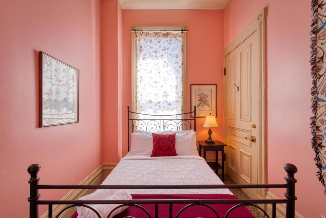 | HI Sacramento Hostel