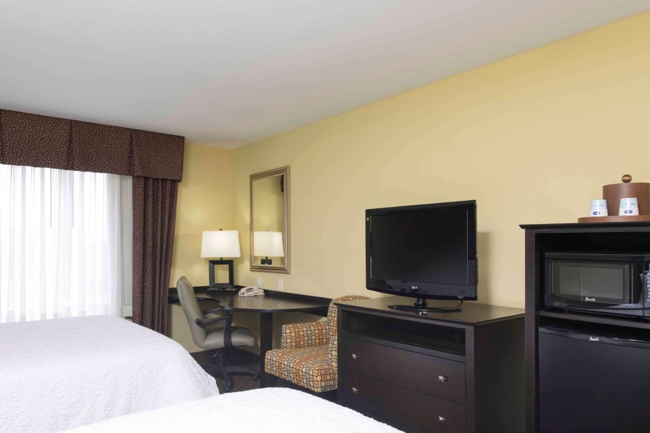 Queen Room with Two Queen Beds - Disability Access at Hampton Inn & Suites Danville
