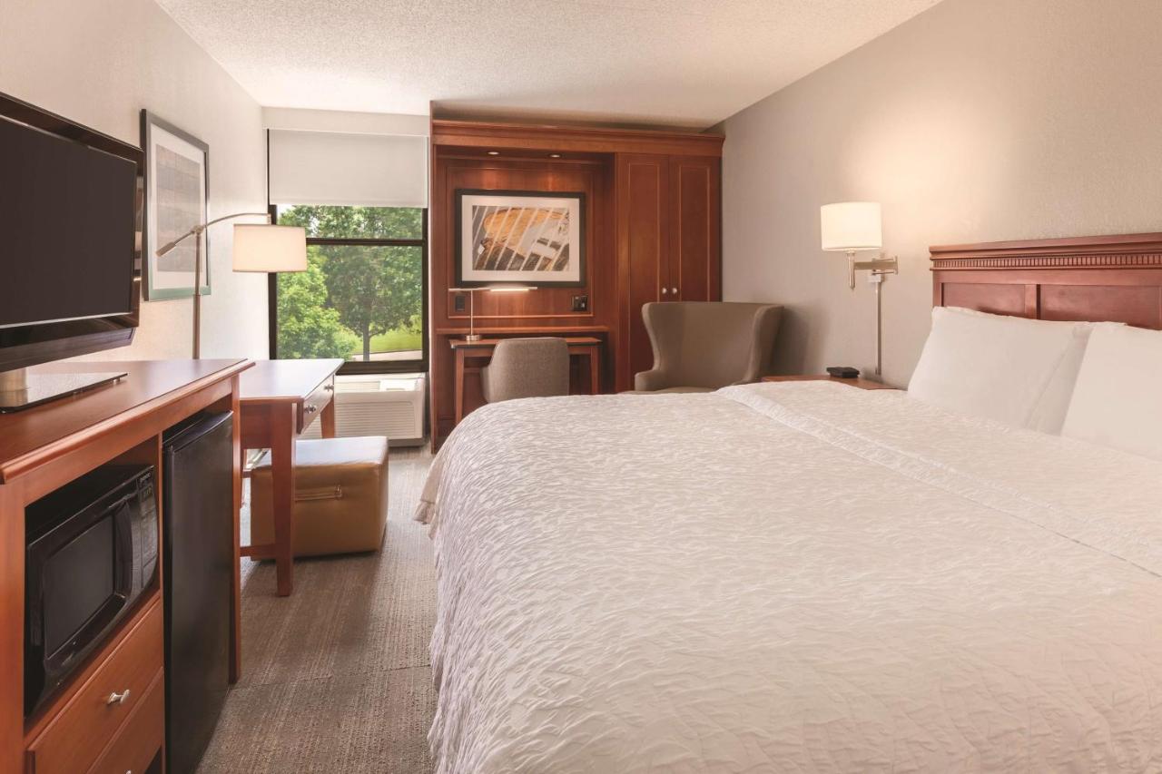 King Room - Non-Smoking at Hampton Inn Des Moines-Airport