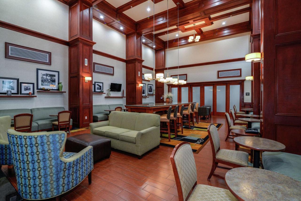 | Hampton Inn & Suites Detroit/Chesterfield