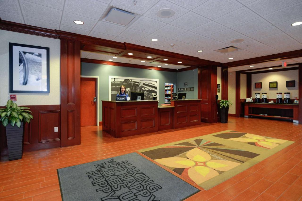 | Hampton Inn & Suites Detroit/Chesterfield