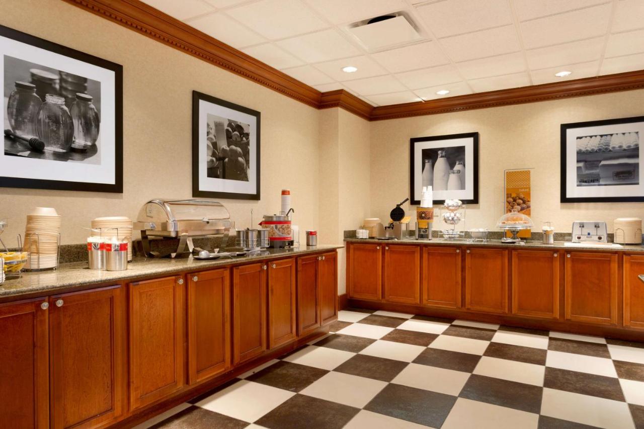 | Hampton Inn & Suites Detroit/Chesterfield