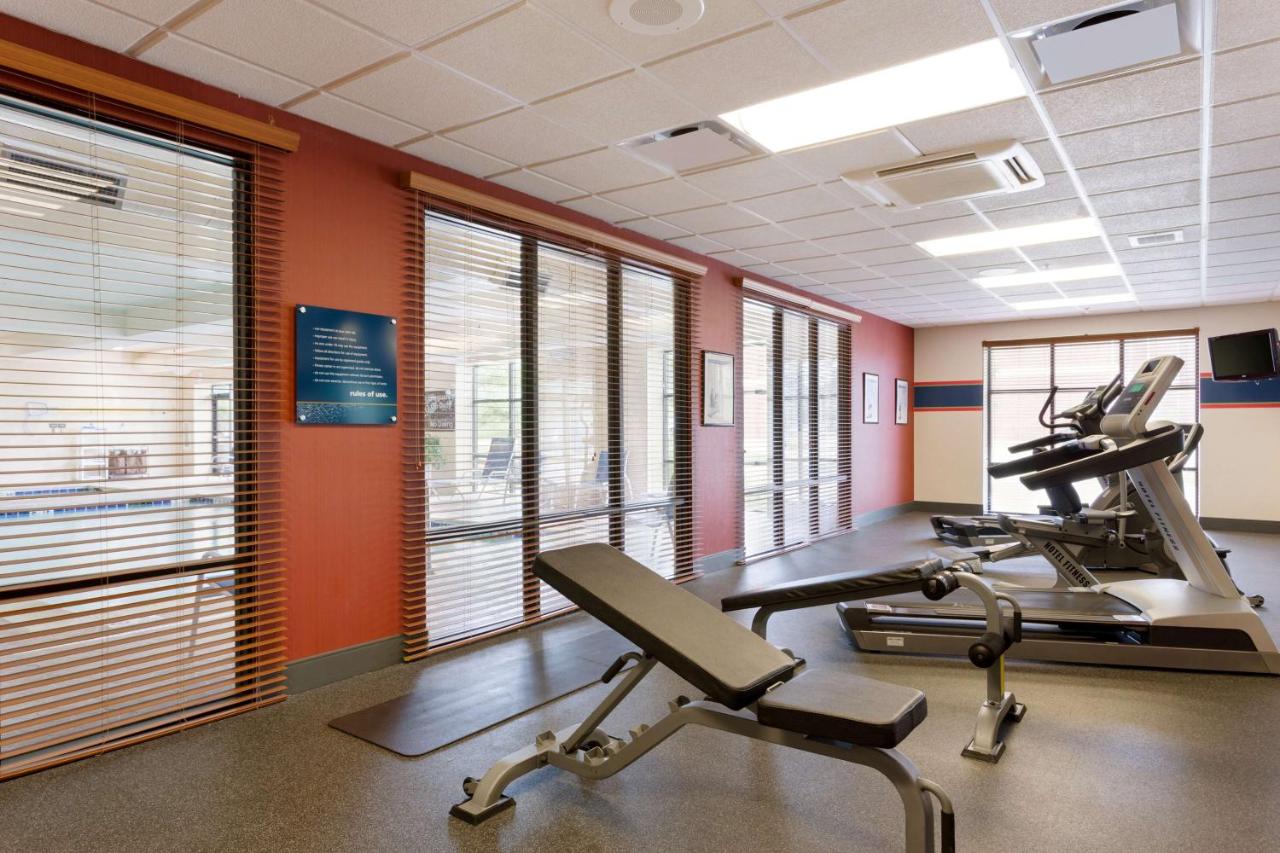 | Hampton Inn & Suites Detroit/Chesterfield