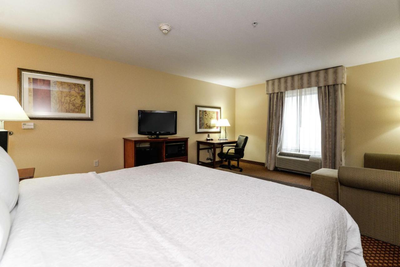 | Hampton Inn & Suites Detroit/Chesterfield