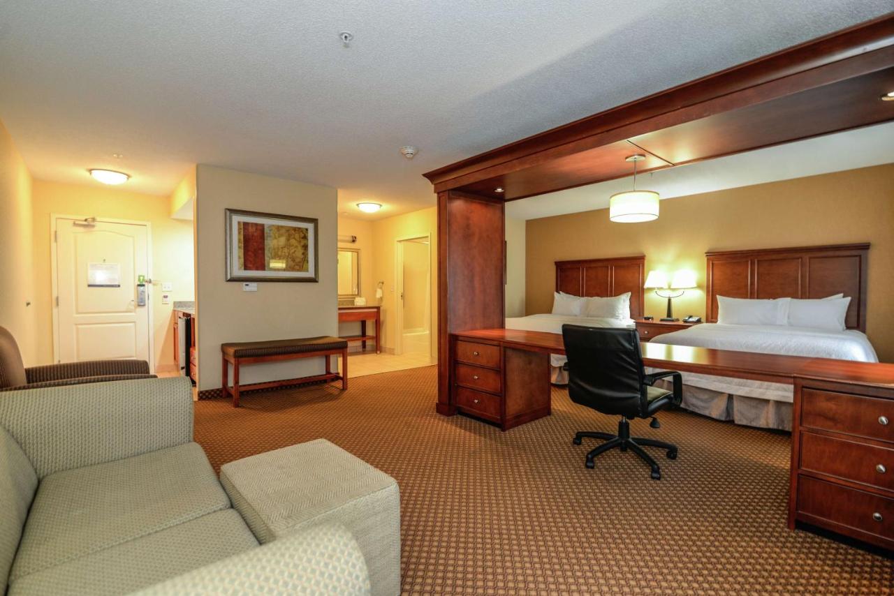 | Hampton Inn & Suites Detroit/Chesterfield