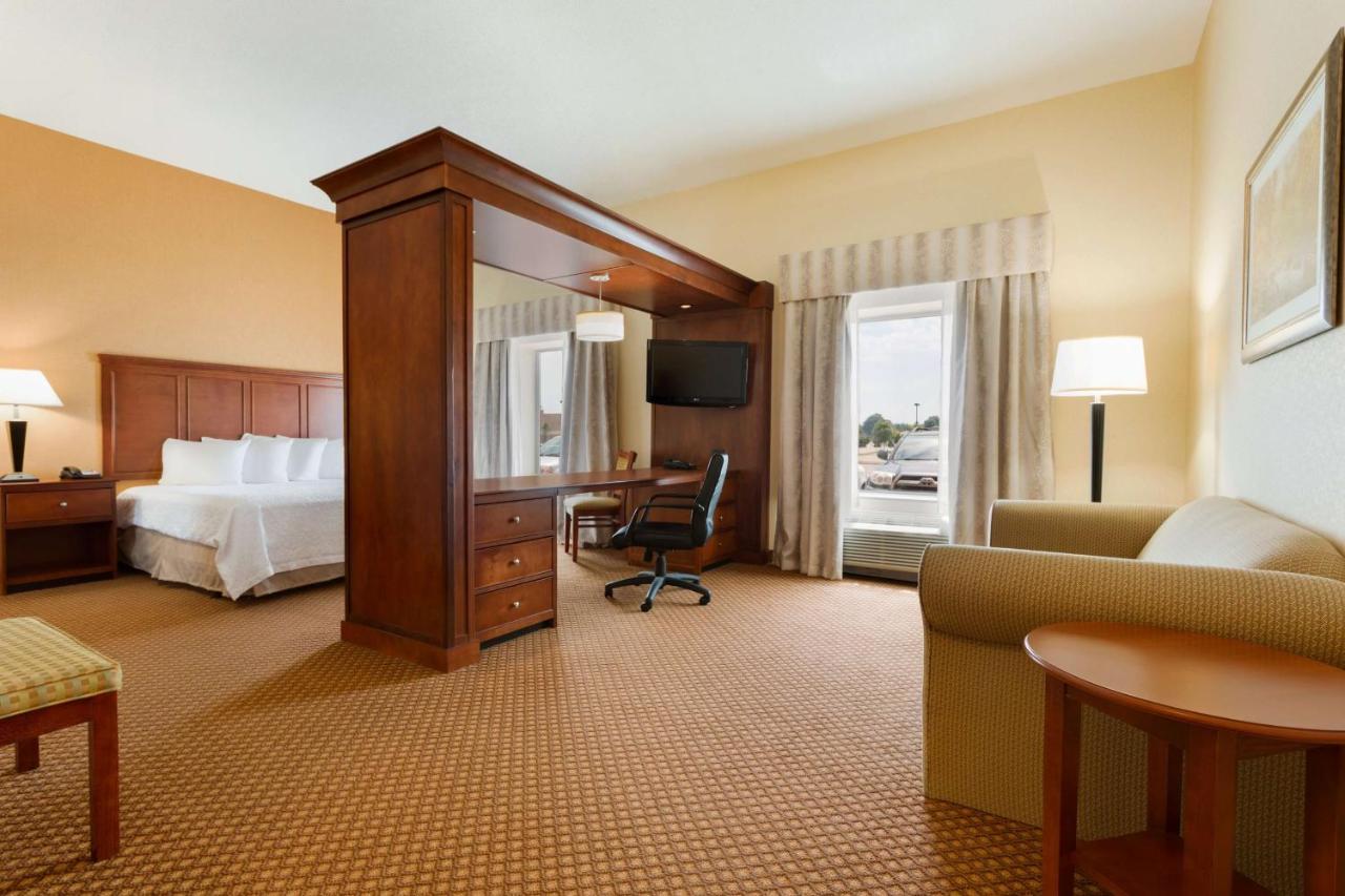 | Hampton Inn & Suites Detroit/Chesterfield
