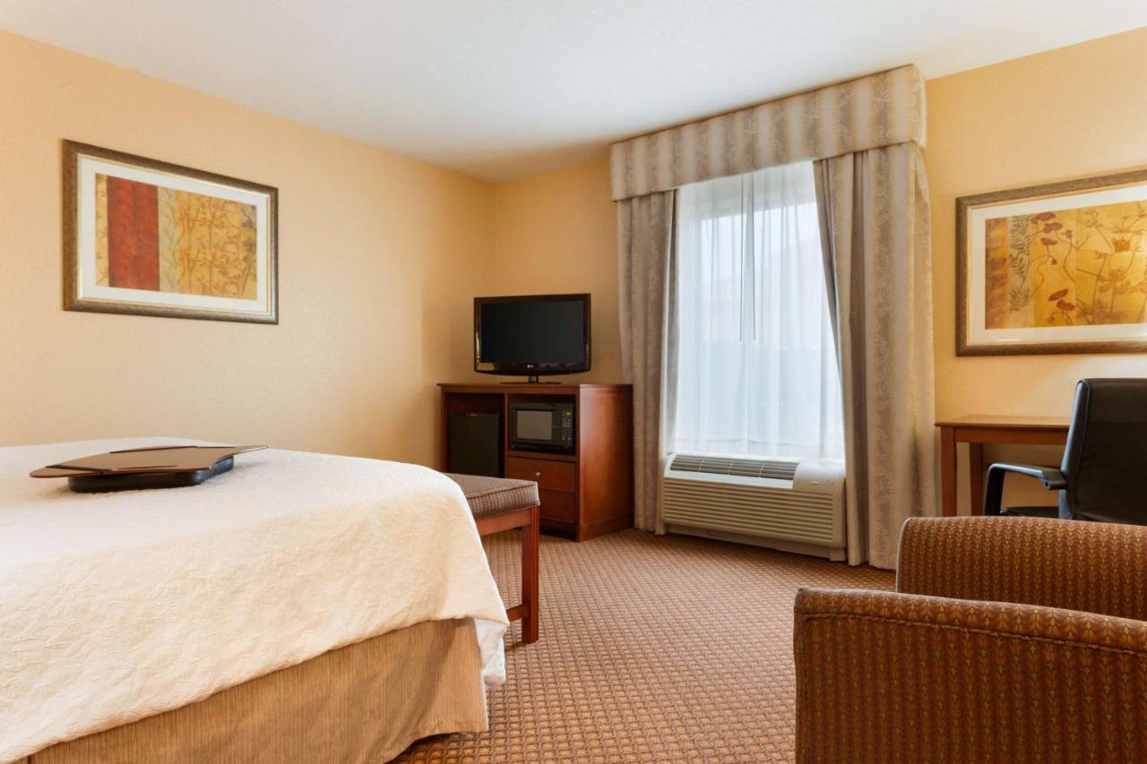 | Hampton Inn & Suites Detroit/Chesterfield