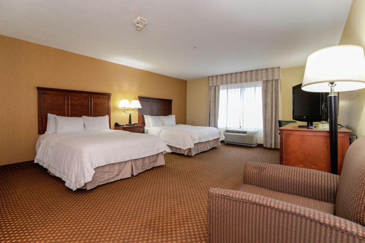 | Hampton Inn & Suites Detroit/Chesterfield