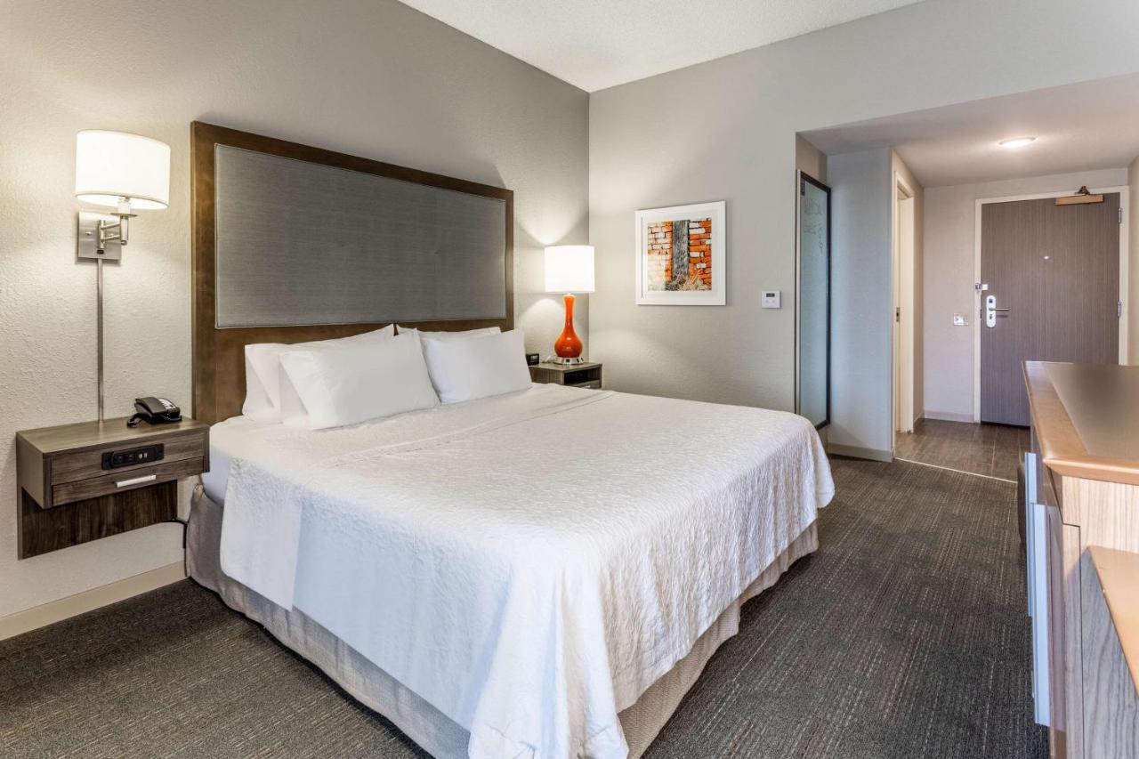 1 King Accessible Hearing Access With Tub at Hampton Inn Eau Claire